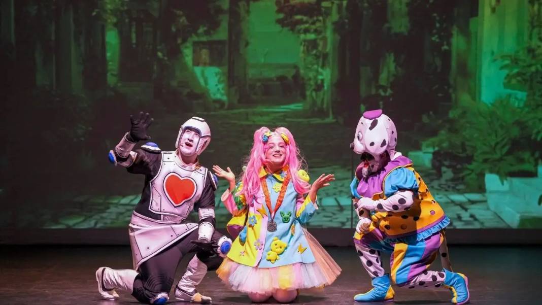 Antalya’da İnteraktif Çocuk Oyunu Dino Ormanı Büyüledi! 2